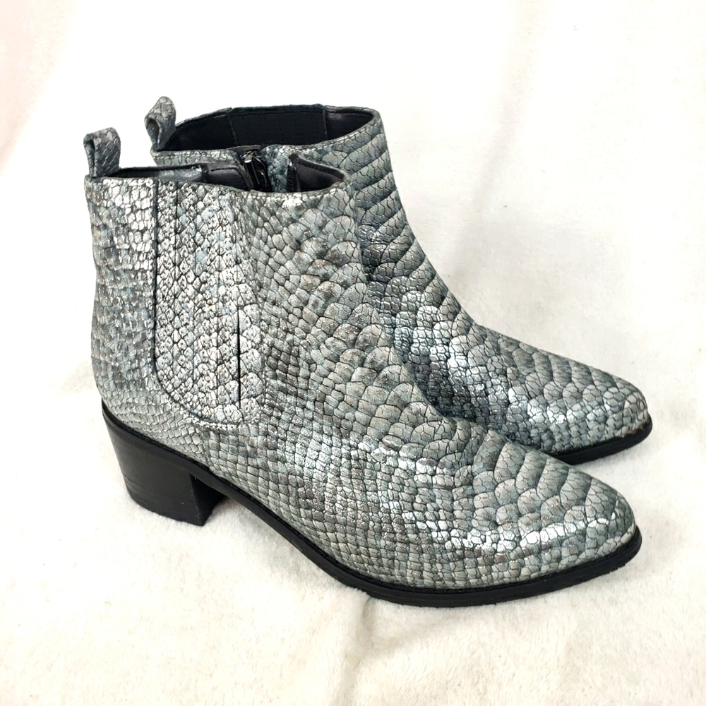 Blondo pre-owned US women's 7M waterproof boots silver leather short heel